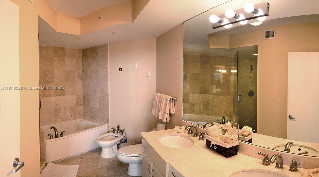 6365 Collins Ave, Unit 3907, Miami Beach, FL 33141 Photo