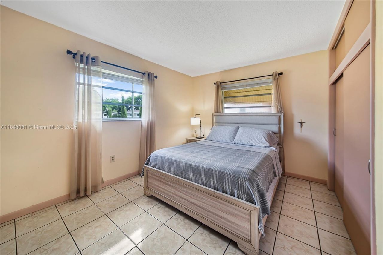 1300 NW 174th St, Miami Gardens, FL 33169 Photo