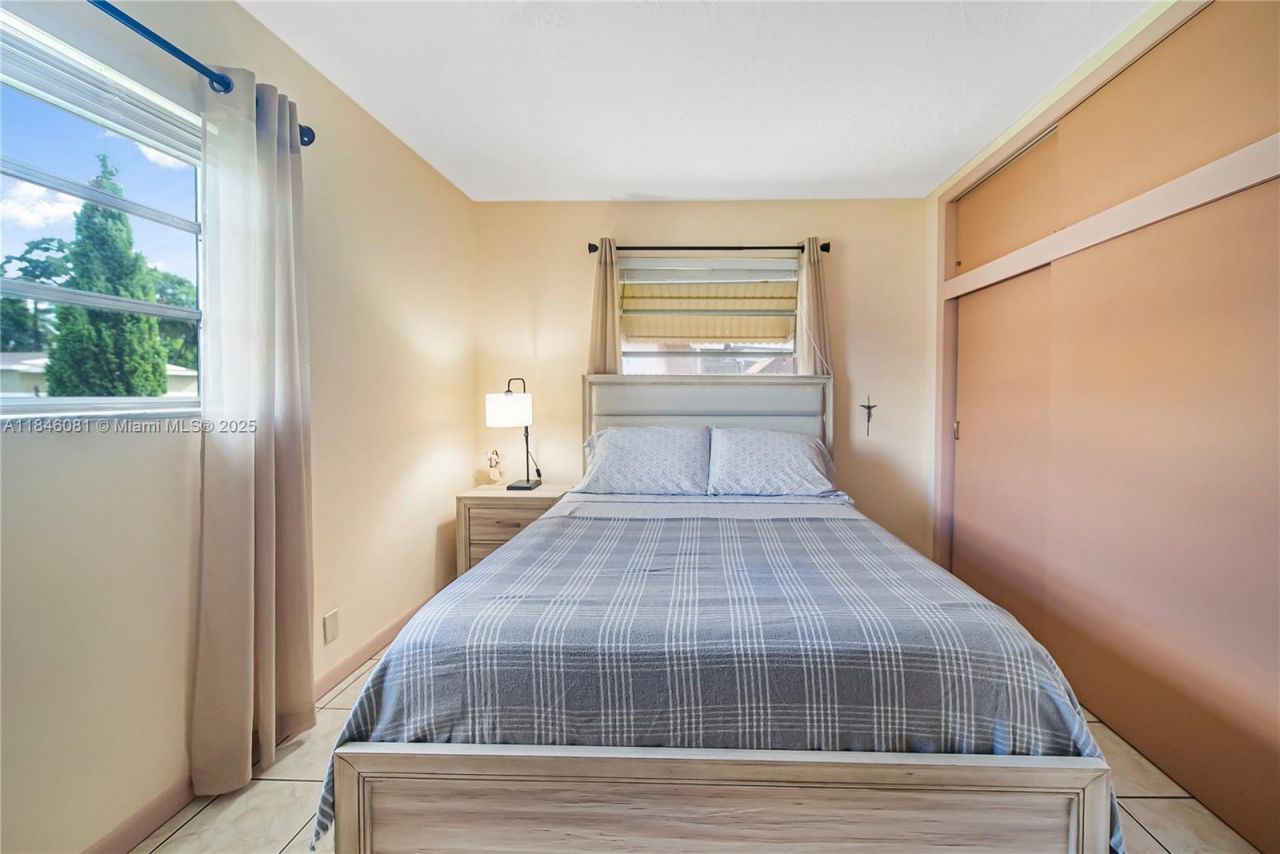 1300 NW 174th St, Miami Gardens, FL 33169 Photo