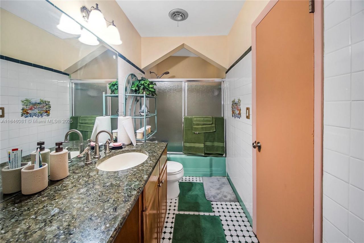 1300 NW 174th St, Miami Gardens, FL 33169 Photo