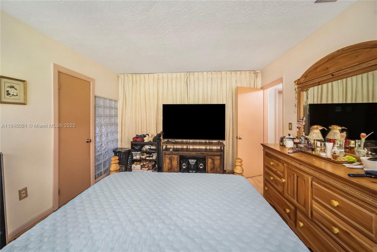 1300 NW 174th St, Miami Gardens, FL 33169 Photo