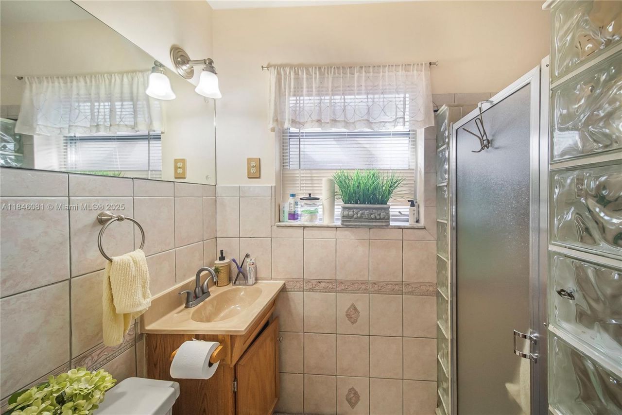 1300 NW 174th St, Miami Gardens, FL 33169 Photo