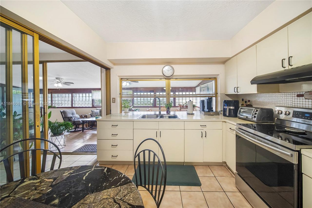 1300 NW 174th St, Miami Gardens, FL 33169 Photo