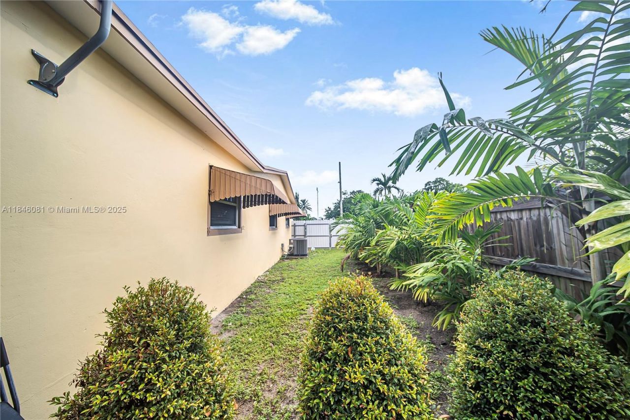 1300 NW 174th St, Miami Gardens, FL 33169 Photo