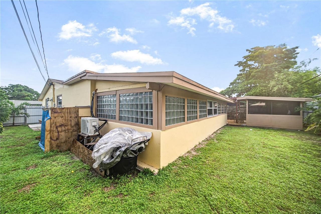 1300 NW 174th St, Miami Gardens, FL 33169 Photo