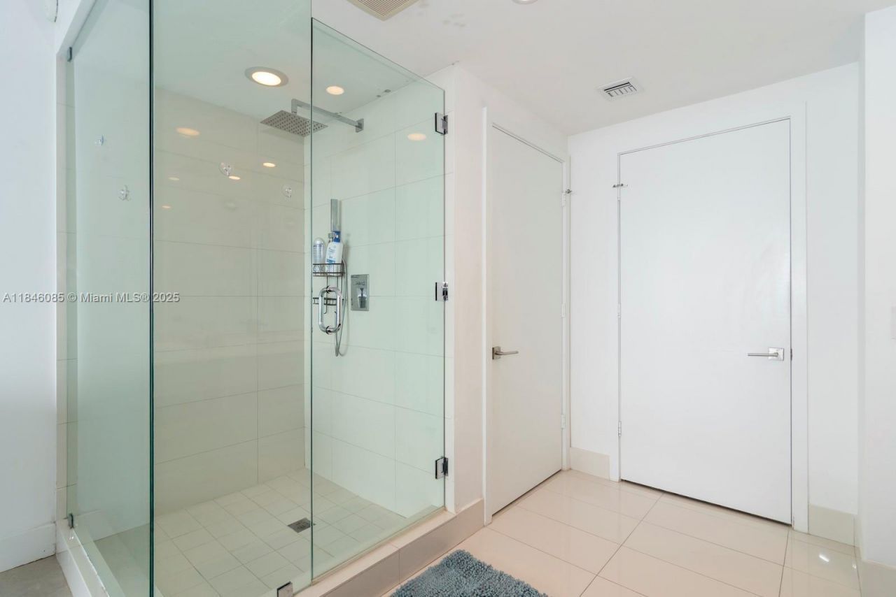 650 NE 32nd St, Unit 4206, Miami, FL 33137 Photo