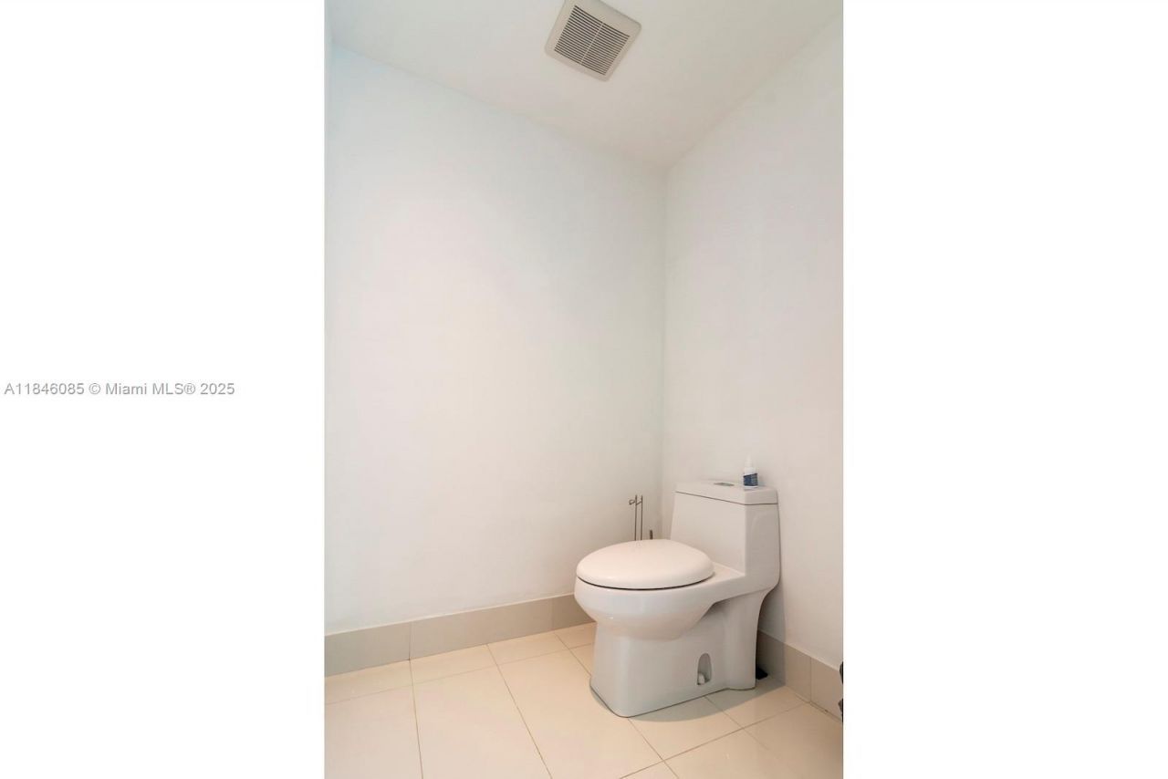 650 NE 32nd St, Unit 4206, Miami, FL 33137 Photo