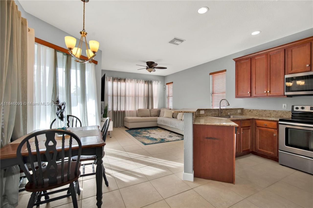 1081 NE 40th Rd, Homestead, FL 33033 Photo