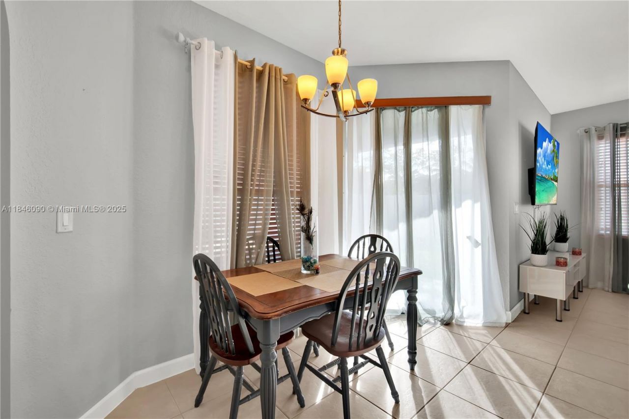 1081 NE 40th Rd, Homestead, FL 33033 Photo