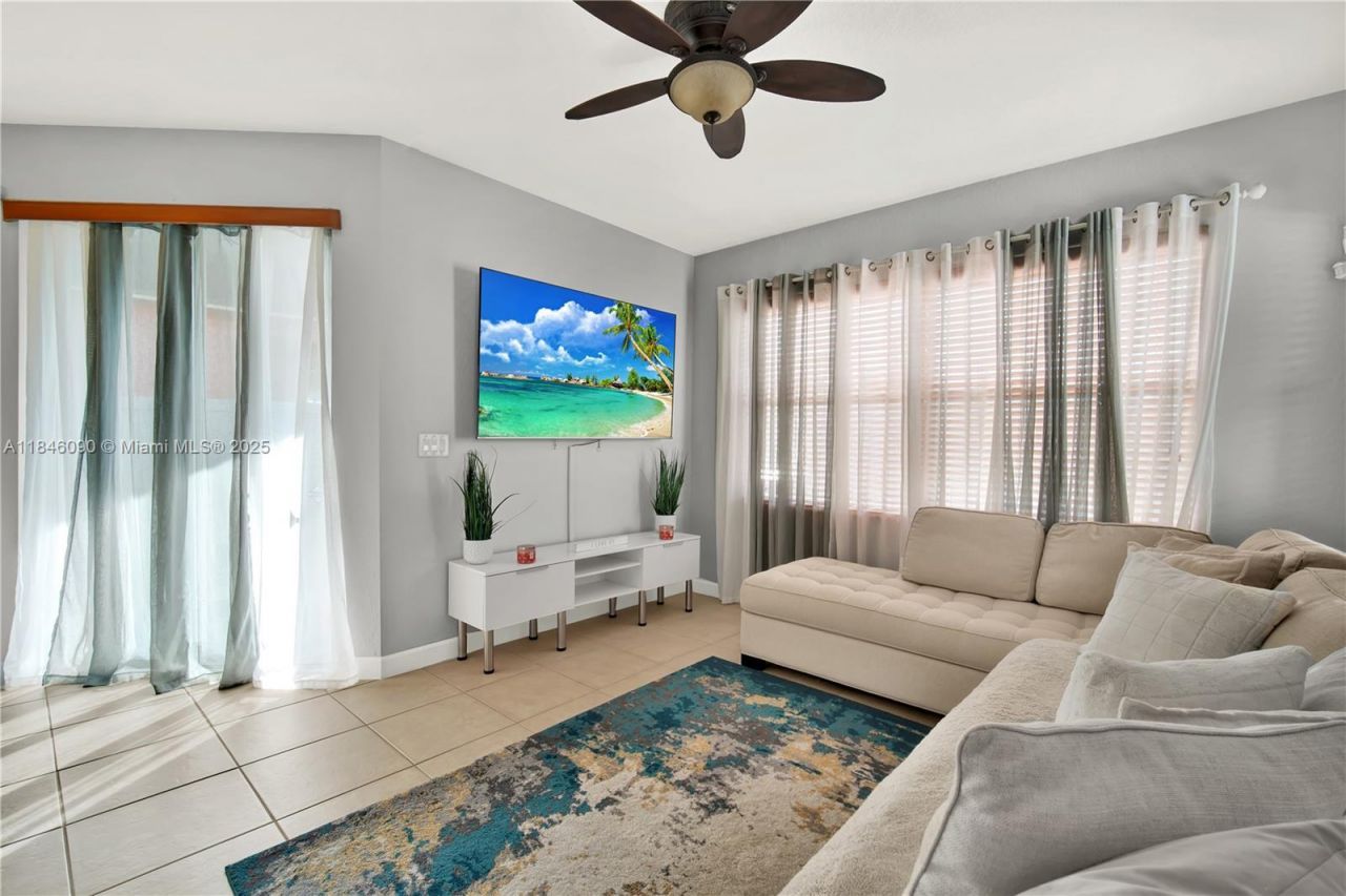 1081 NE 40th Rd, Homestead, FL 33033 Photo