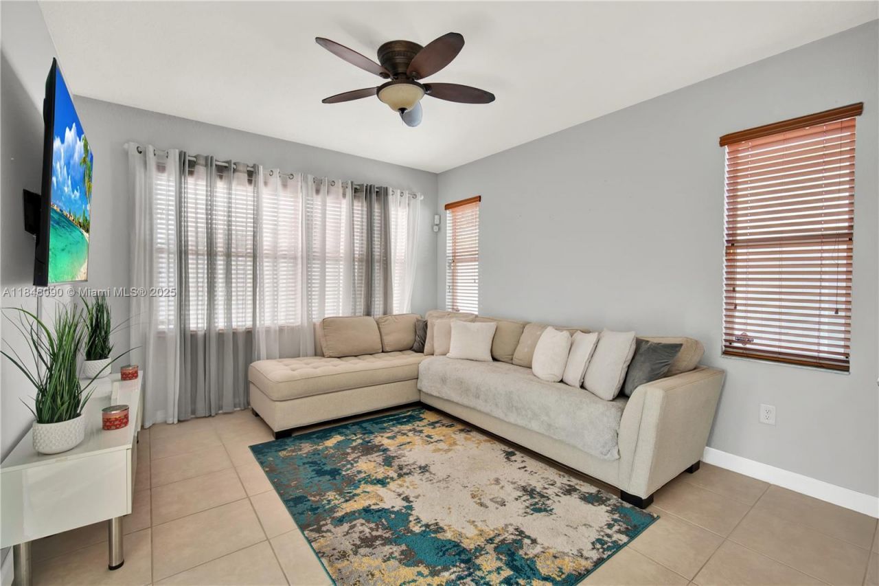 1081 NE 40th Rd, Homestead, FL 33033 Photo