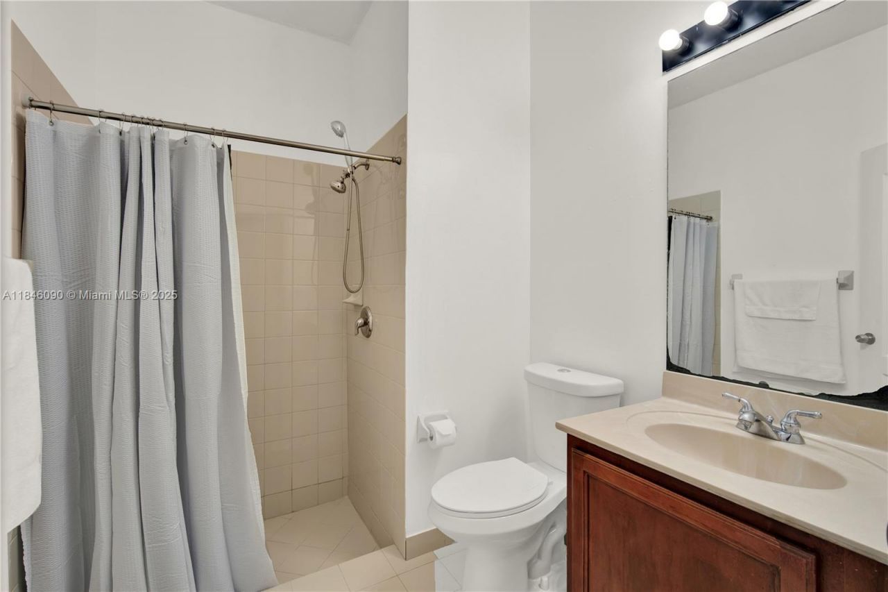 1081 NE 40th Rd, Homestead, FL 33033 Photo