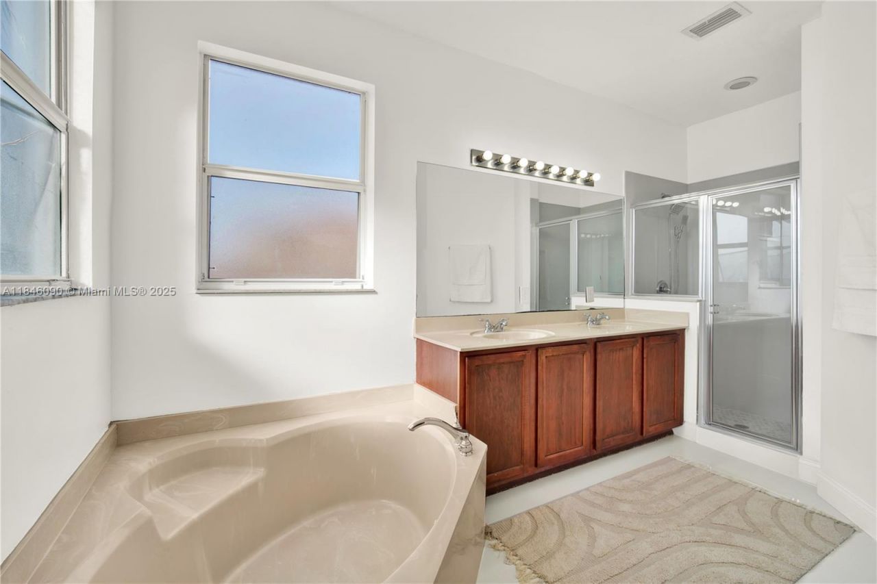 1081 NE 40th Rd, Homestead, FL 33033 Photo