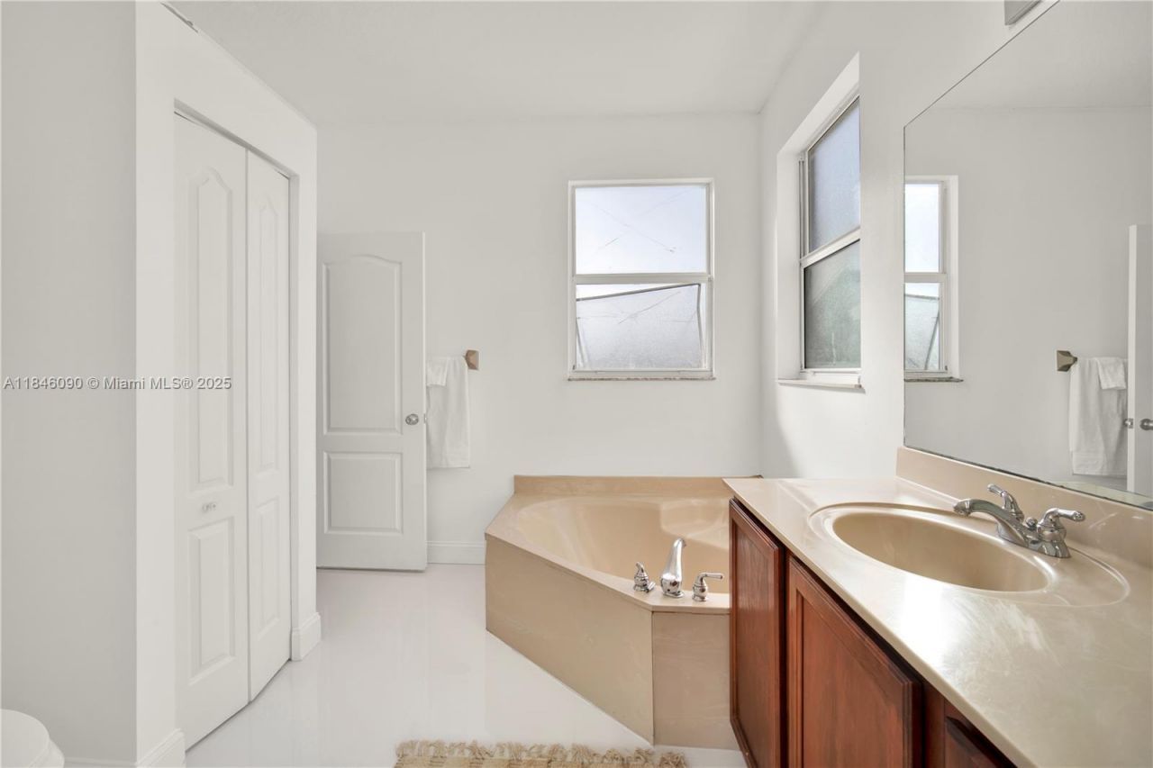 1081 NE 40th Rd, Homestead, FL 33033 Photo