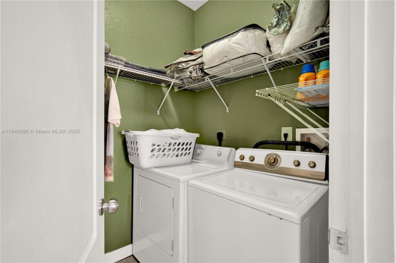 1081 NE 40th Rd, Homestead, FL 33033 Photo