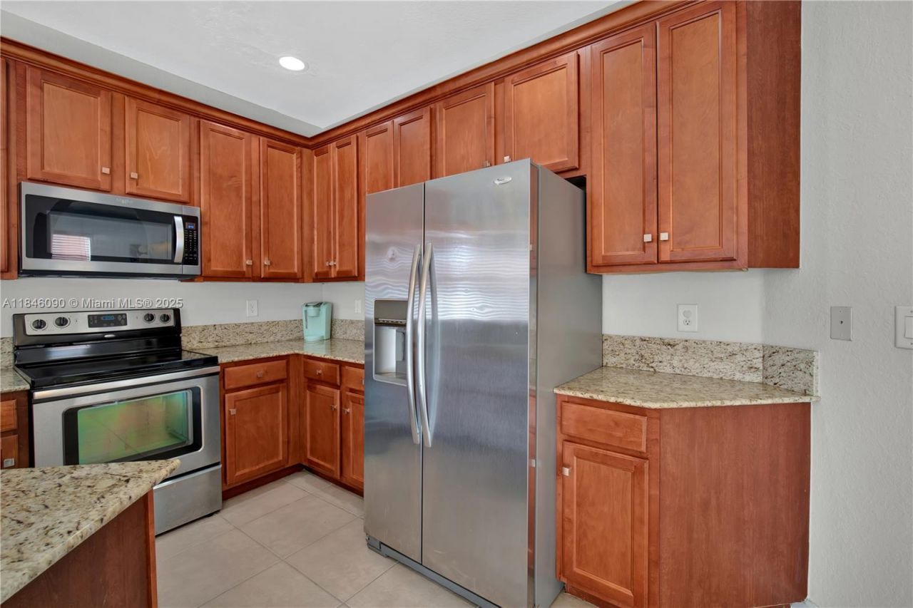 1081 NE 40th Rd, Homestead, FL 33033 Photo