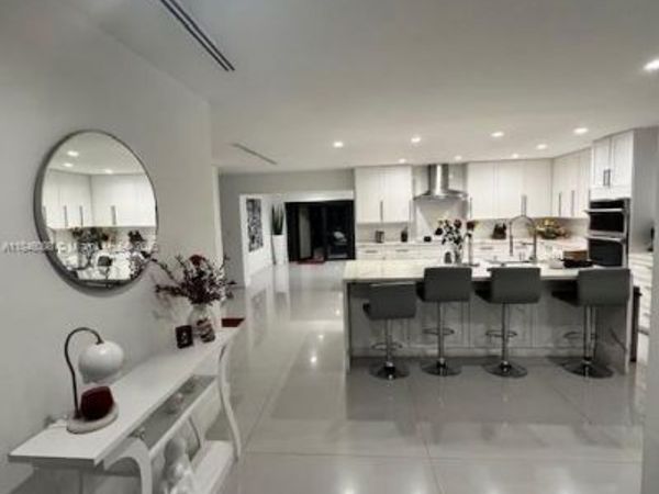 4229 W 7th Ln, Hialeah, FL 33012