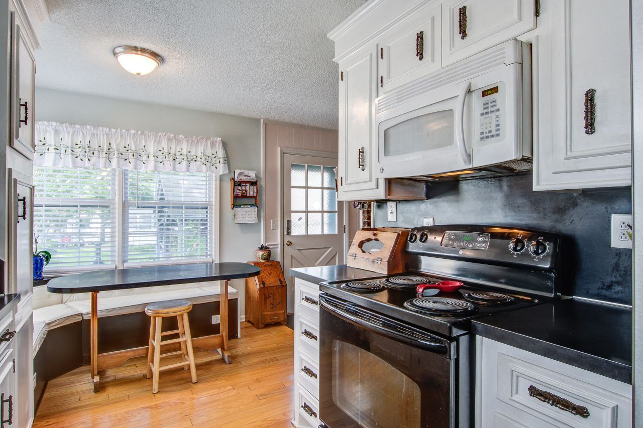 8899 Salamander Road Photo 10