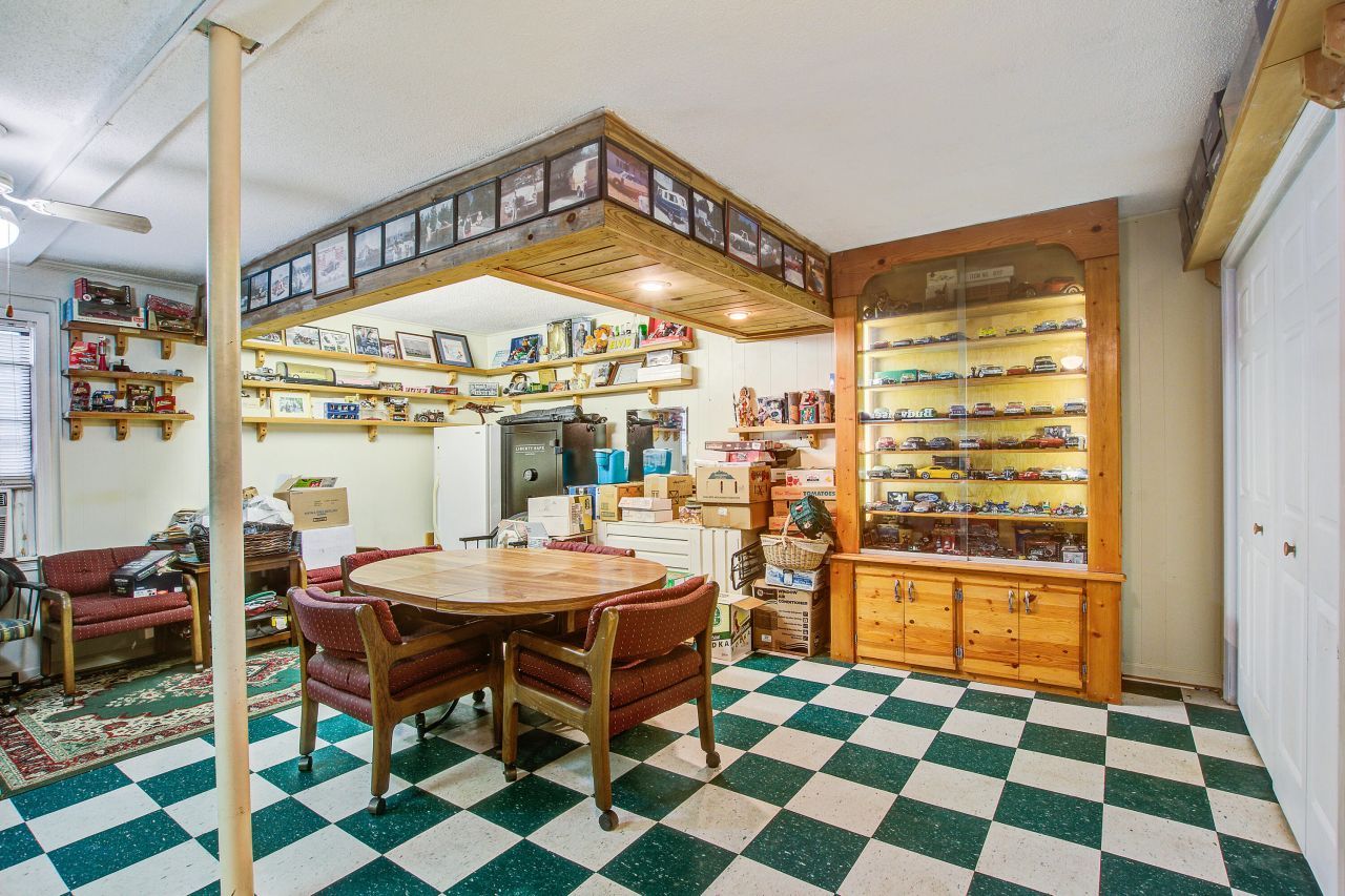 8899 Salamander Road Photo 16