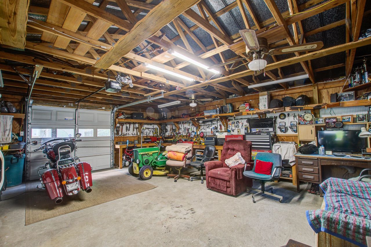 8899 Salamander Road Photo 35