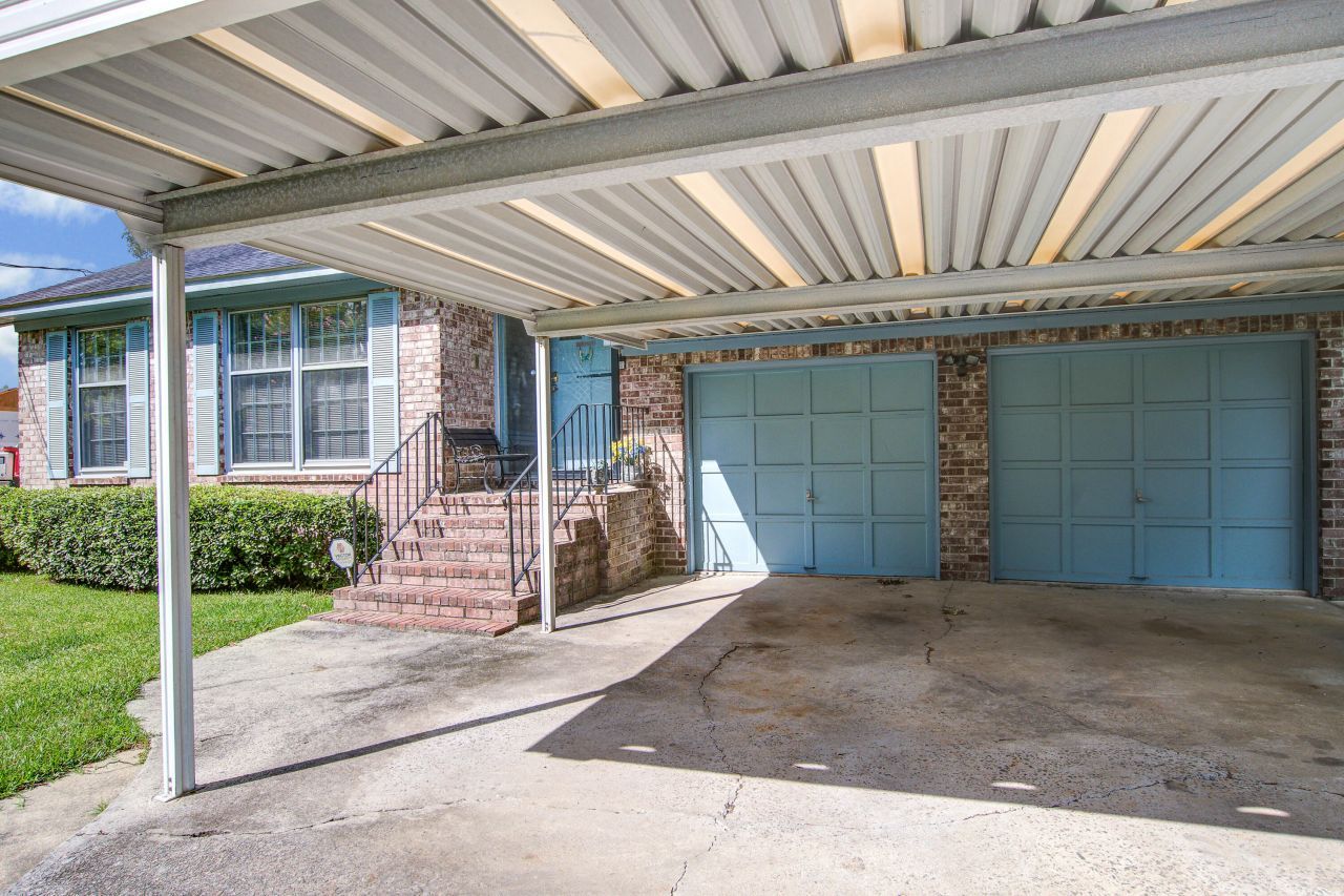 8899 Salamander Road Photo 4