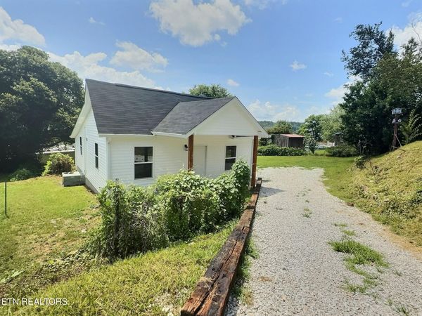 608 E Walden St, LaFollette, TN 37766