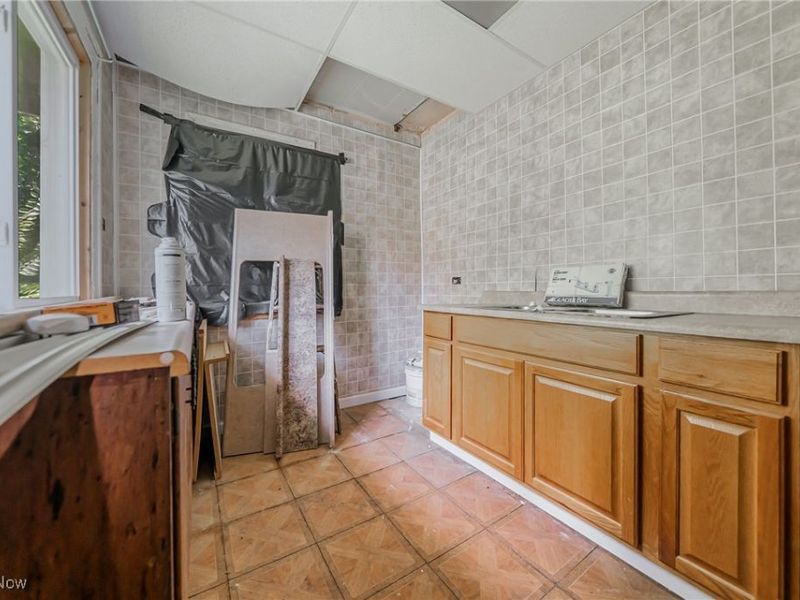 742 Linn Drive, Cleveland, OH 44108 Photo 12