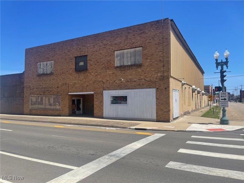 300 Walnut Avenue NE, Canton, OH 44702 Photo 3