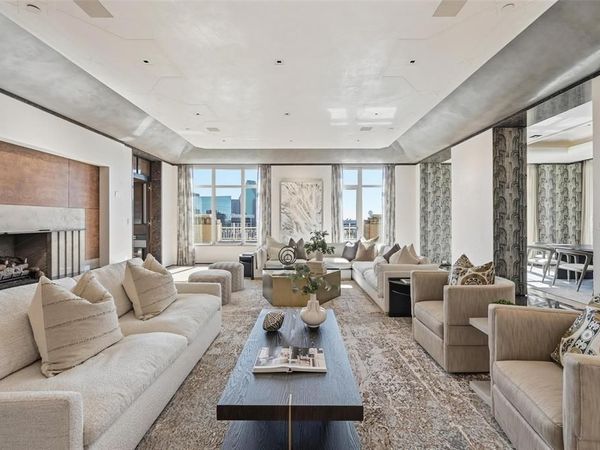 2555 N Pearl Street, Unit 2200, Dallas, TX 75201