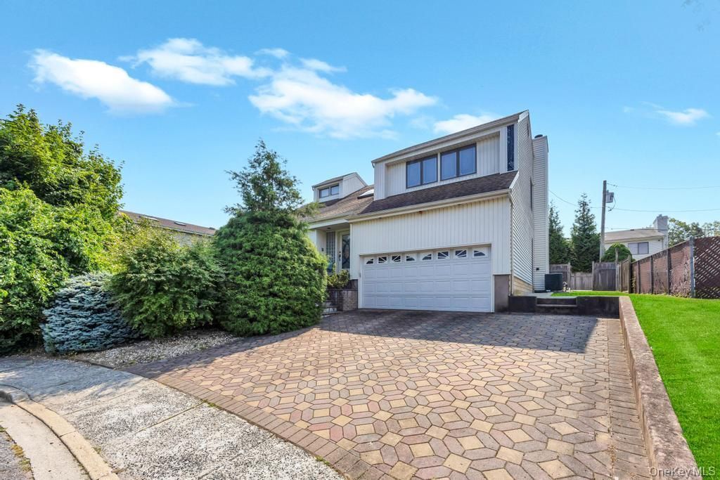 34 Gloria Place, Plainview, NY 11803 Main Photo