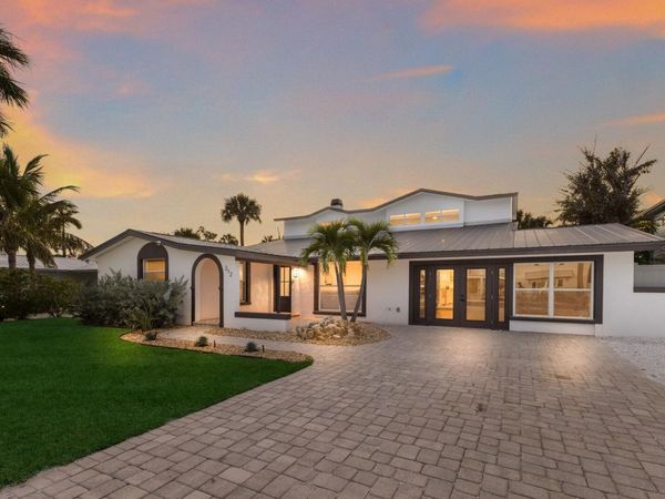 212 OAK AVENUE, ANNA MARIA, FL 34216