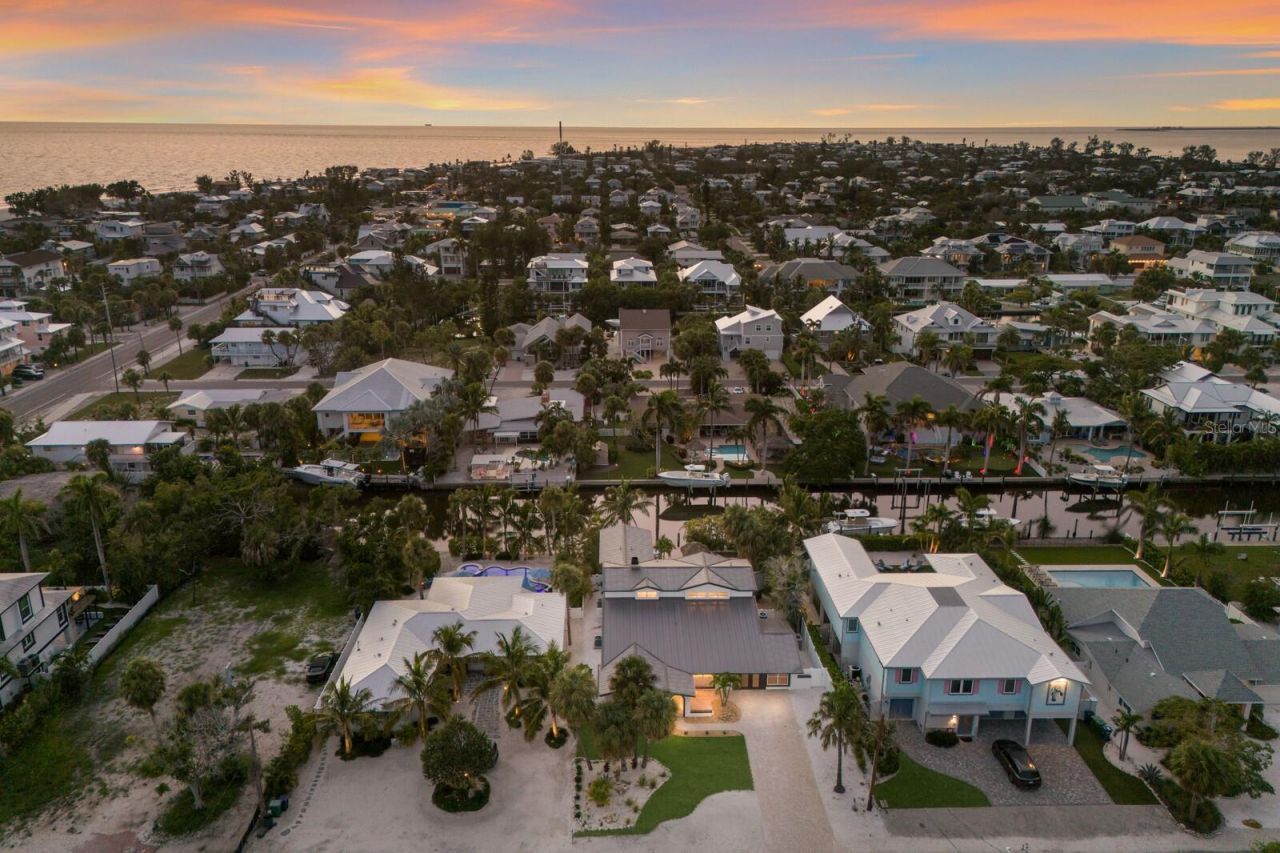 212 Oak Avenue, Anna Maria, FL 34216 Photo