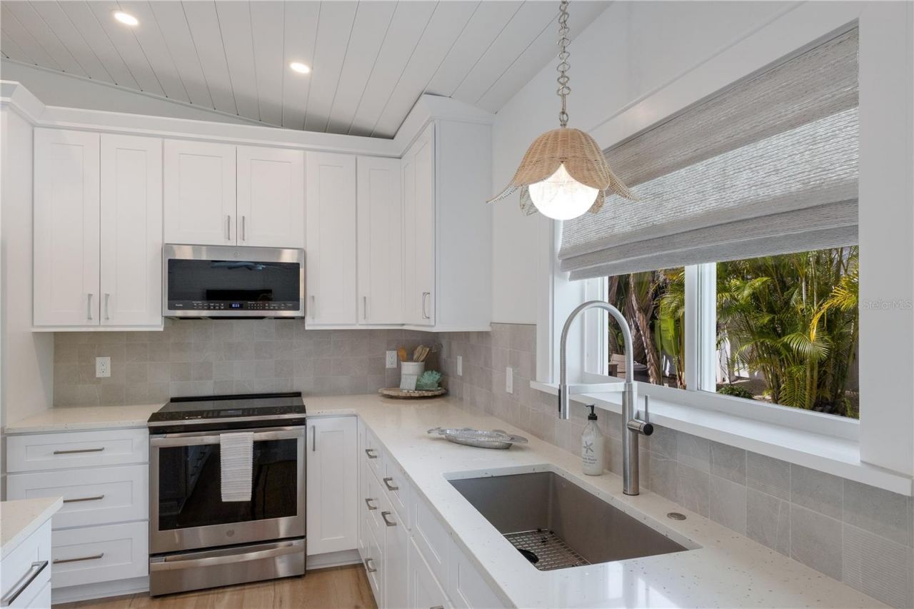 401 N Shore Drive, Anna Maria, FL 34216 Photo