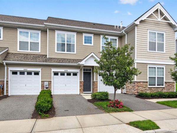 2202 Townhome Way, Huntington Station, NY 11746