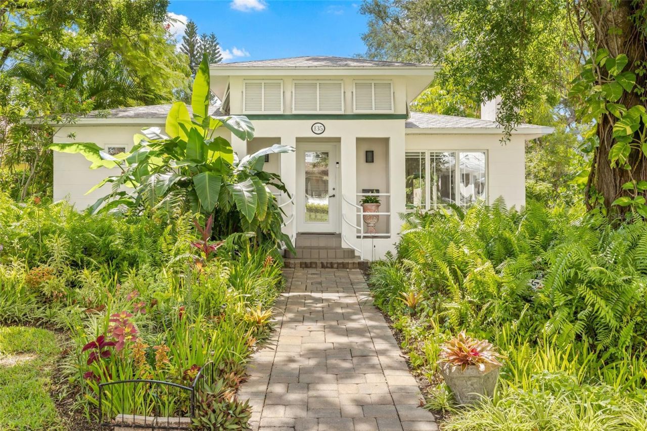 135 Aranda Street Ne, Saint Petersburg, FL 33704 Main Photo