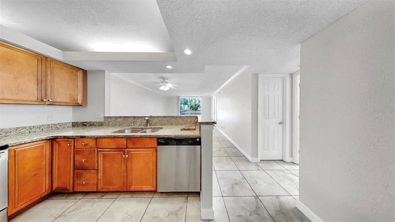 2700 Coconut Bay Lane, Unit 427, Sarasota, FL 34237 Photo