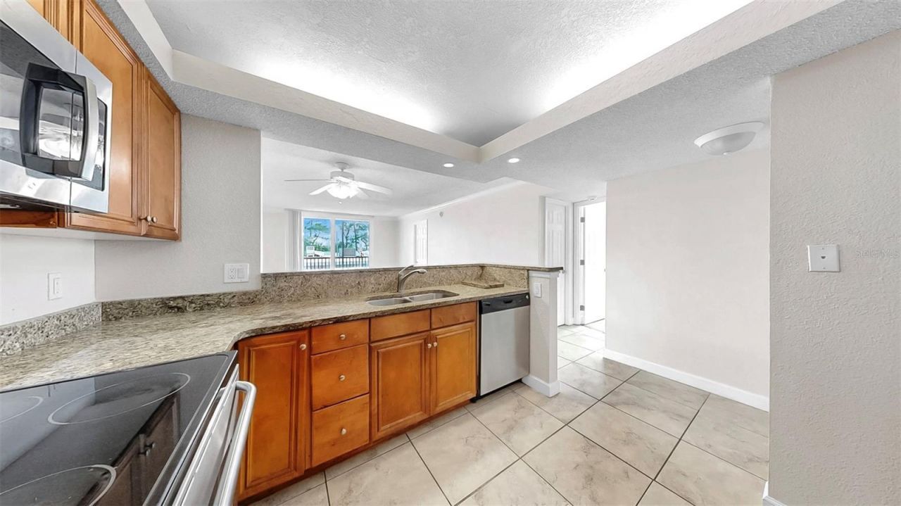 2700 Coconut Bay Lane, Unit 427, Sarasota, FL 34237 Photo
