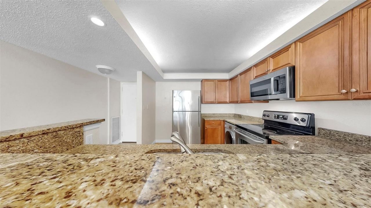 2700 Coconut Bay Lane, Unit 427, Sarasota, FL 34237 Photo