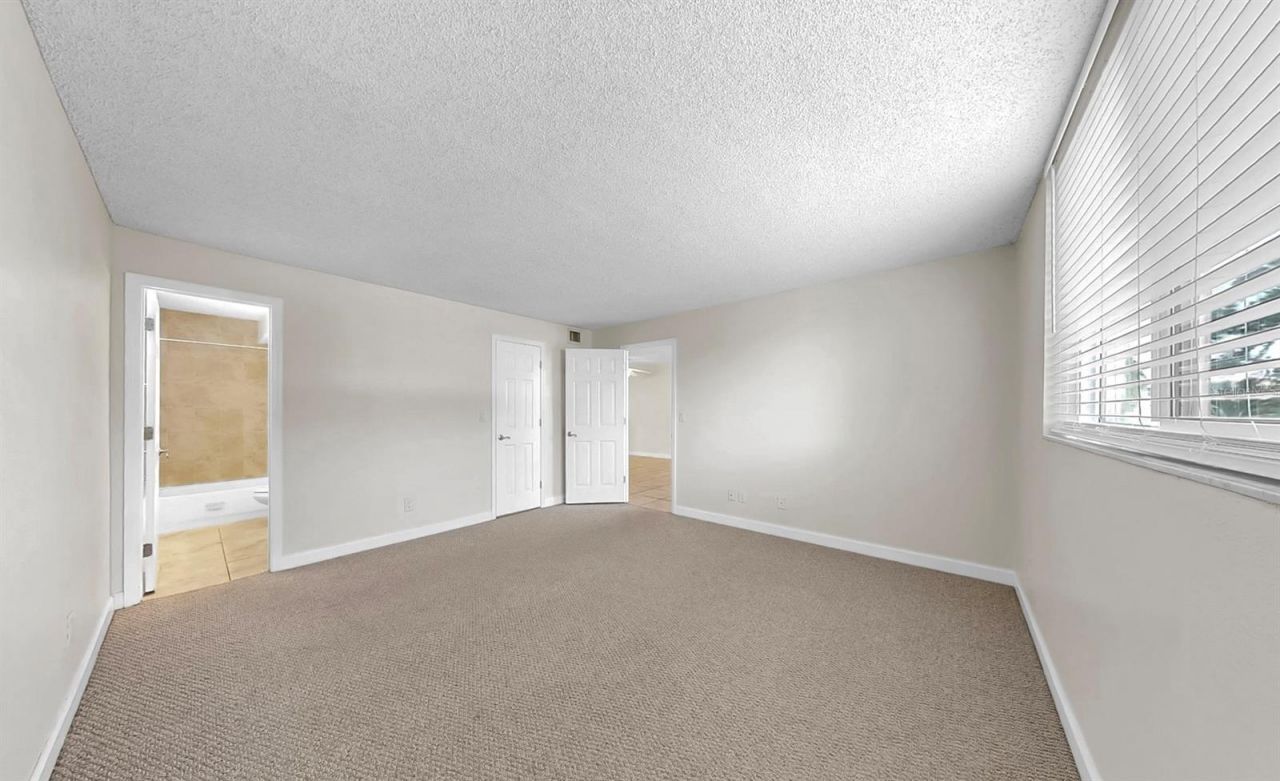 2700 Coconut Bay Lane, Unit 427, Sarasota, FL 34237 Photo