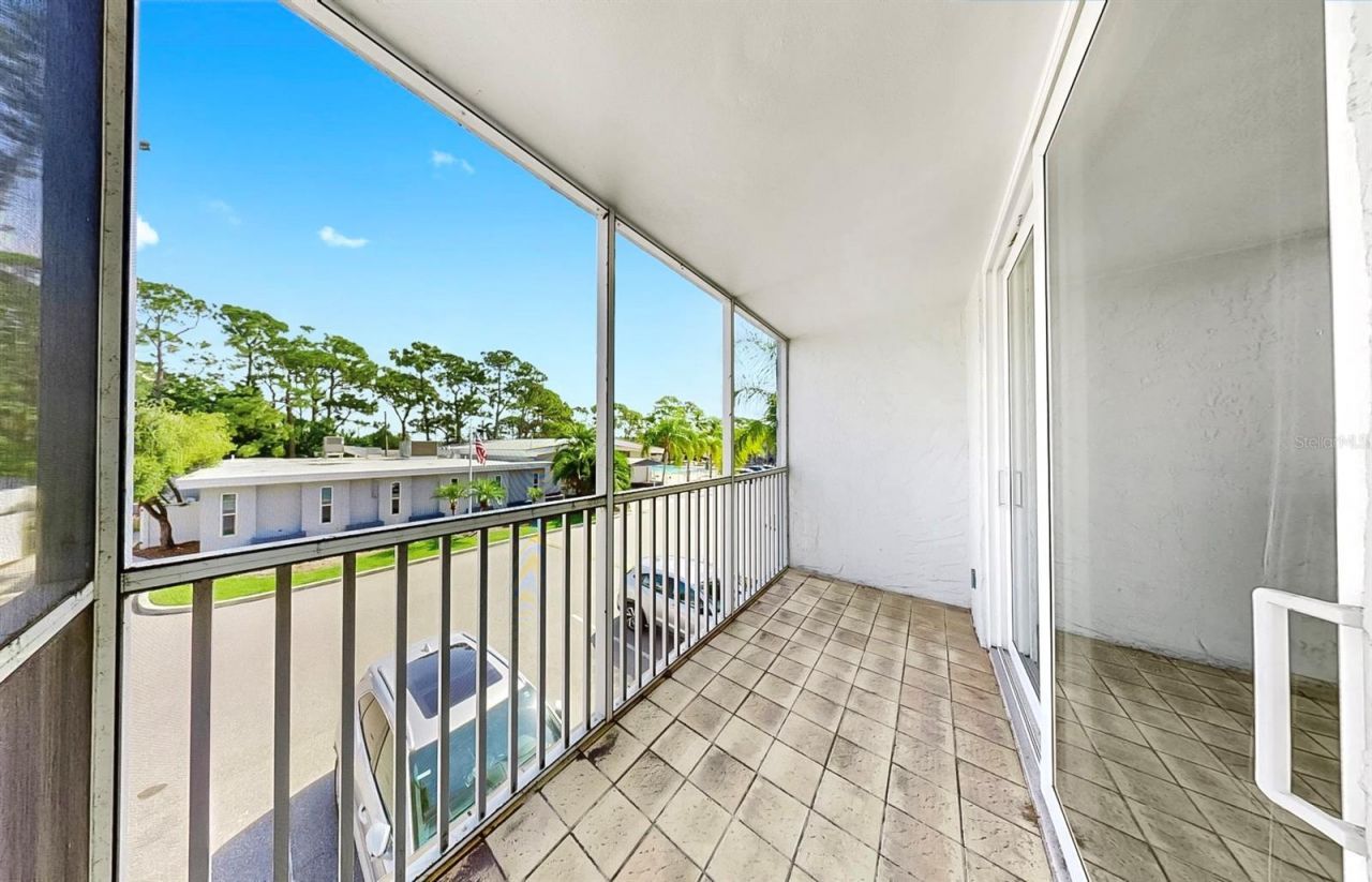 2700 Coconut Bay Lane, Unit 427, Sarasota, FL 34237 Photo