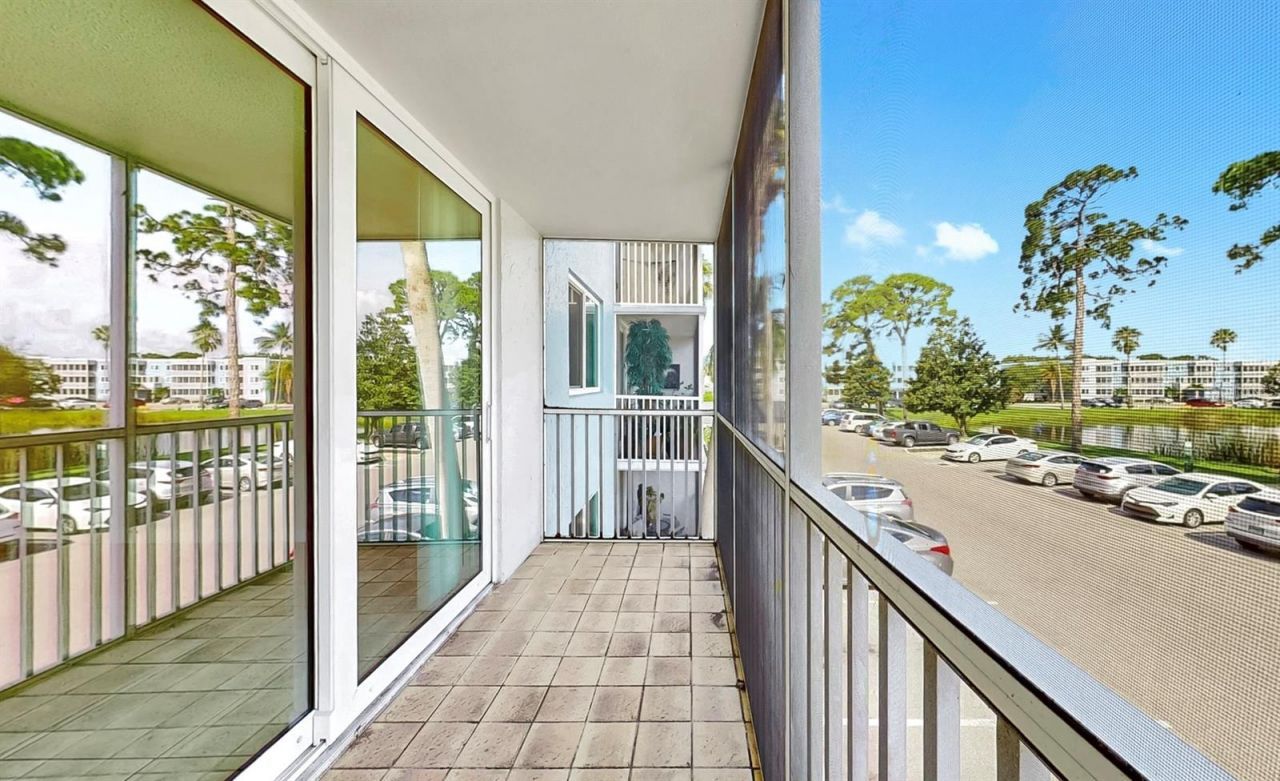 2700 Coconut Bay Lane, Unit 427, Sarasota, FL 34237 Photo