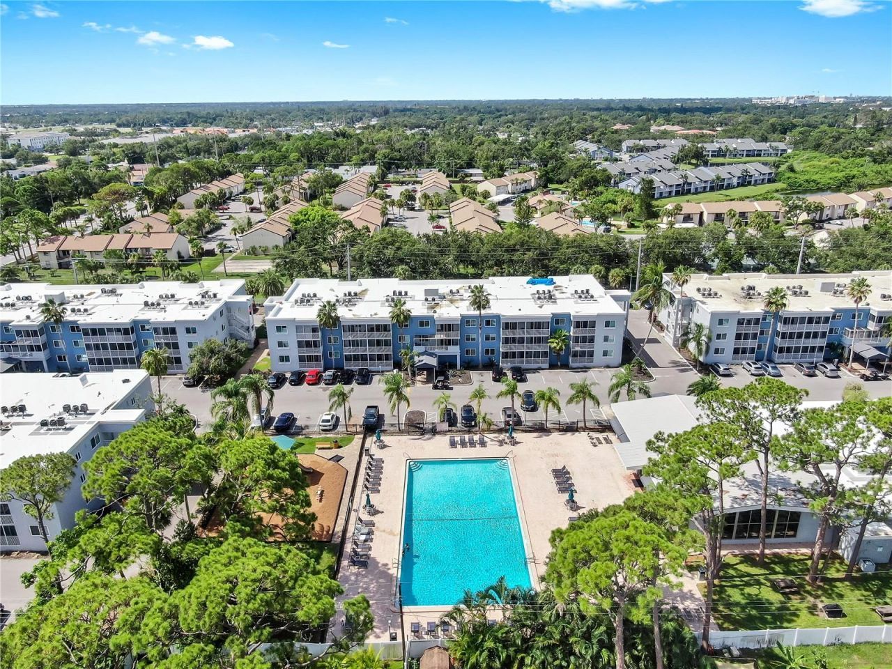 2700 Coconut Bay Lane, Unit 427, Sarasota, FL 34237 Photo