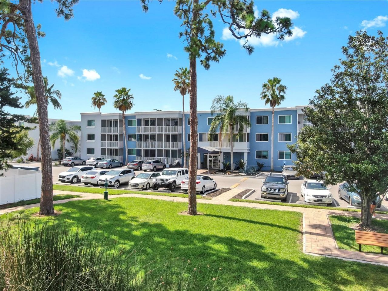 2700 Coconut Bay Lane, Unit 427, Sarasota, FL 34237 Photo