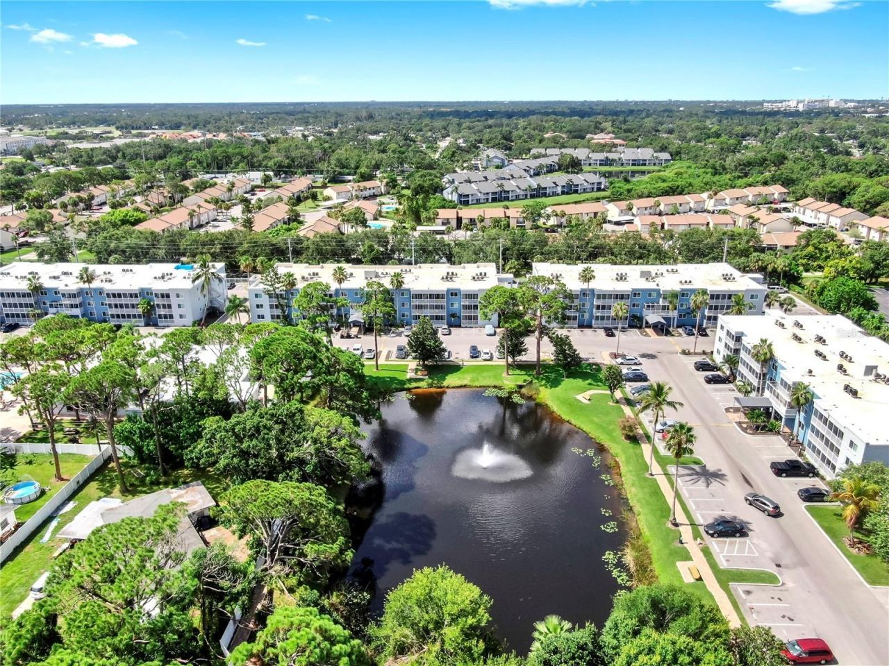 2700 Coconut Bay Lane, Unit 427, Sarasota, FL 34237 Photo