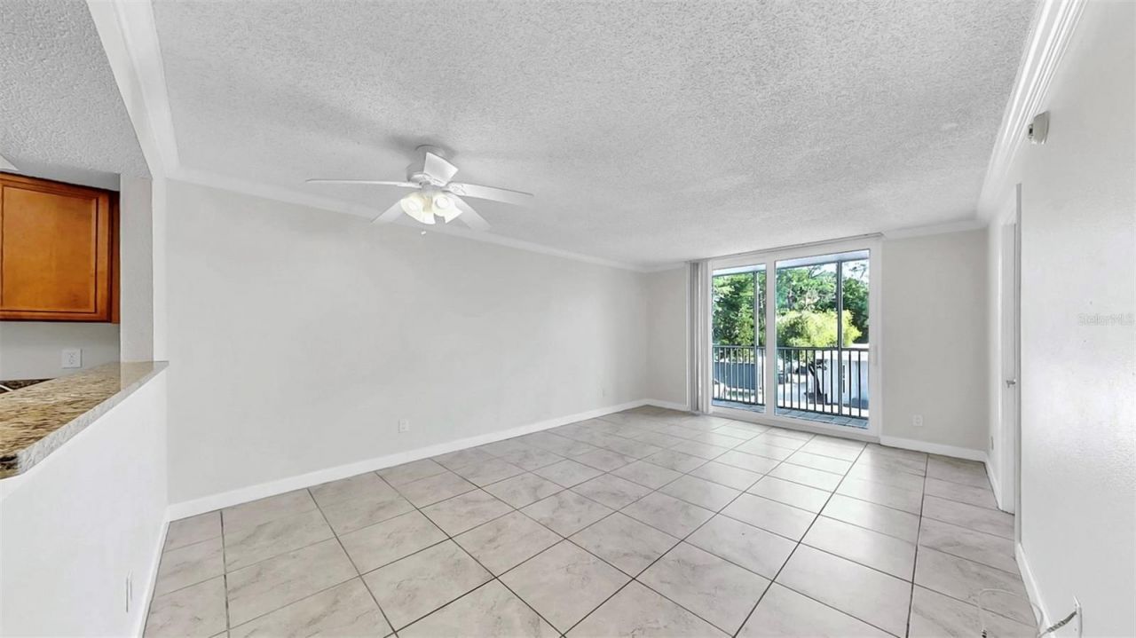 2700 Coconut Bay Lane, Unit 427, Sarasota, FL 34237 Photo
