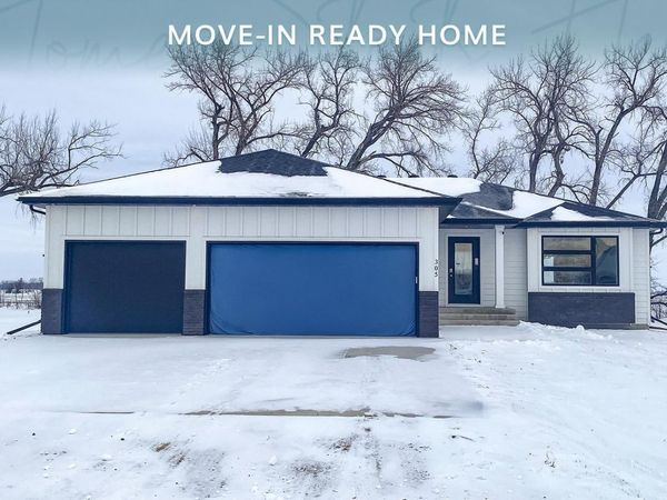 305 Neuman Boulevard N, Colfax, ND 58018