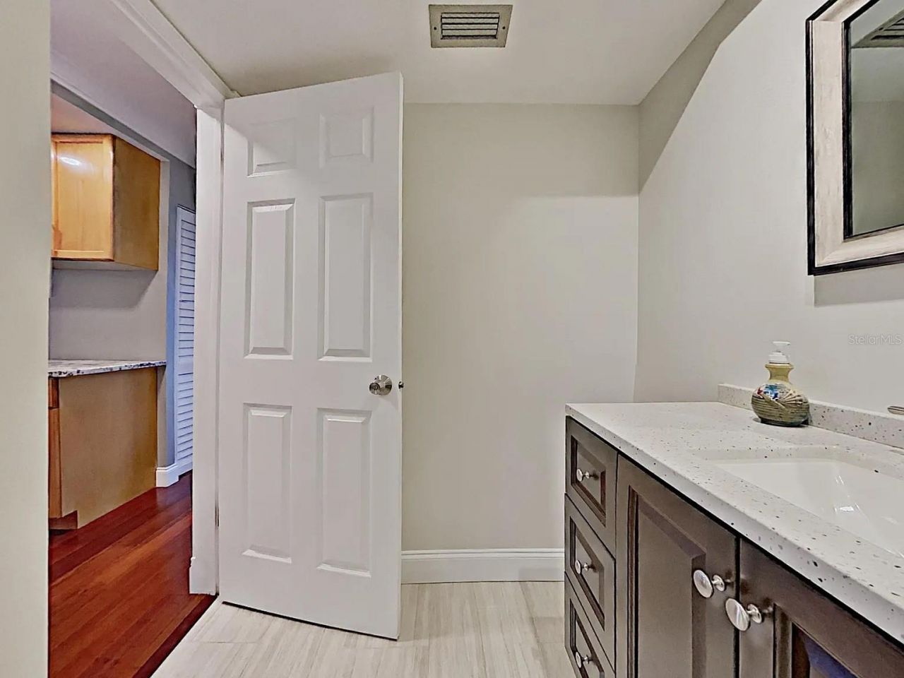 5220 Brittany Drive S, Unit 1502, Saint Petersburg, FL 33715 Photo