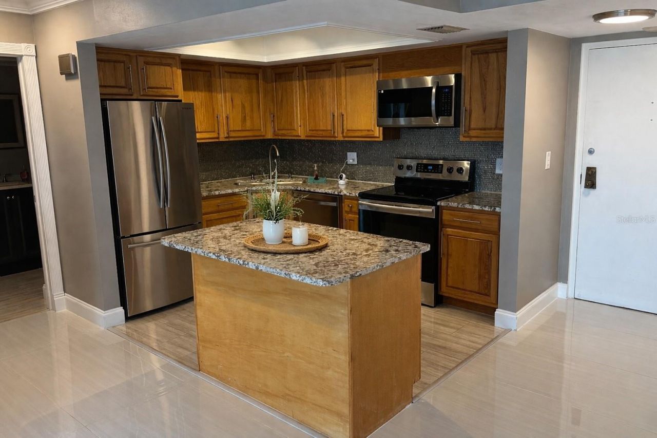 5220 Brittany Drive S, Unit 1502, Saint Petersburg, FL 33715 Photo