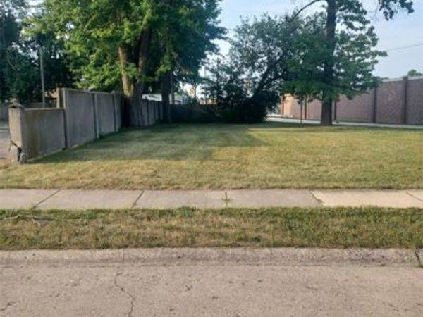 934 E Granet Avenue, Hazel Park, MI 48030