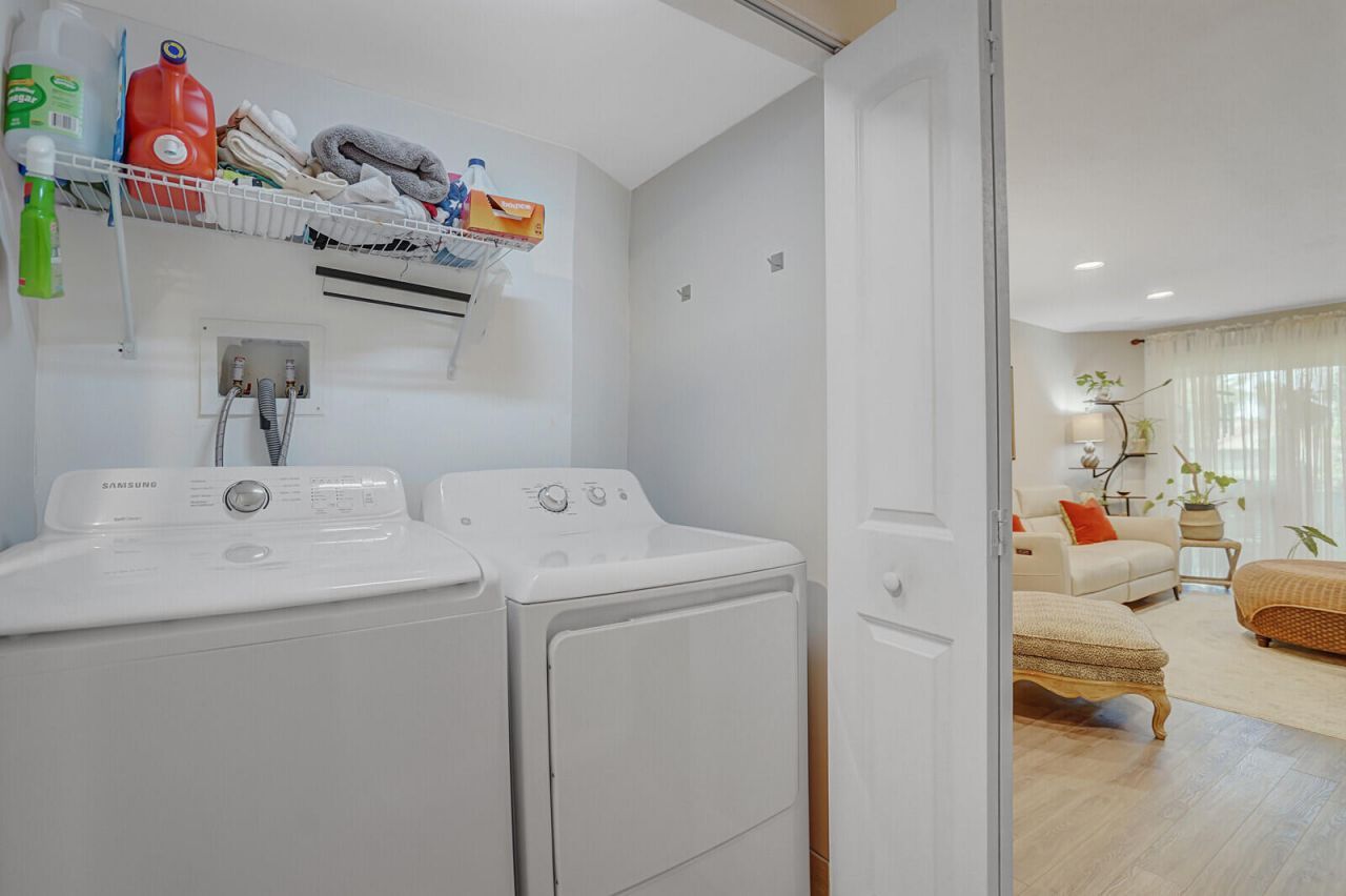 3524 Via Poinciana, Unit 102, Lake Worth, FL 33467 Photo